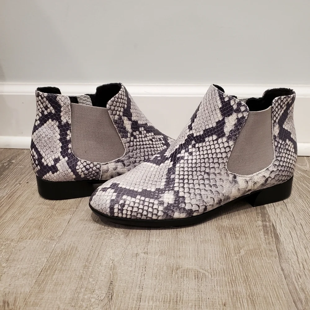 NEW Munro Cate Chelsea Snake Embossed Ankle Boots
